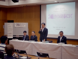 写真:戸塚地域センターであいさつする吉住区長
