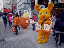 写真:高田馬場駅前でのPRの様子