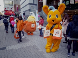 写真：高田馬場駅前でのPRの様子