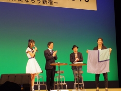 写真:新宿区スポーツ栄誉賞授与と記念品贈呈