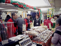 写真：お菓子・パンの販売ブース