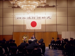 写真:四谷消防団始式の様子