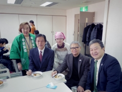 写真:地域の皆様と記念撮影