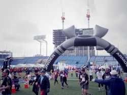 写真:無事にゴールした選手たち