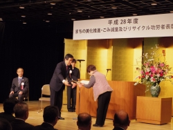写真:集団回収表彰状授与