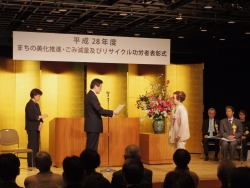 写真:集団回収表彰状授与