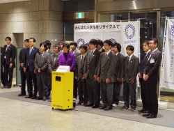 写真:セレモニー参加者全員での記念撮影