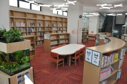 写真:図書館館内