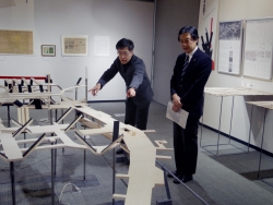 写真:田村様から説明を受ける吉住区長