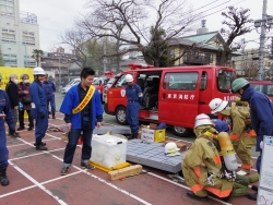 写真:人命救助訓練の様子