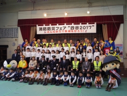 写真:参加者全員で記念撮影