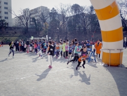 写真：箱根山駅伝を走る子どもたち