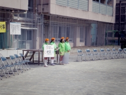 写真:交通少年団の皆さんによるクイズ