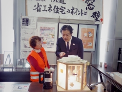 写真:エコガラス体験コーナー