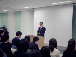 写真:講話する吉住区長1
