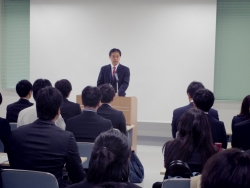 写真:講話する吉住区長2
