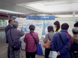 写真:イベント広場での展示ブース