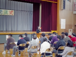 写真:新宿区手をつなぐ親の会会長あいさつ