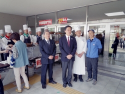 写真:新宿調理師専門学校の皆様と記念撮影