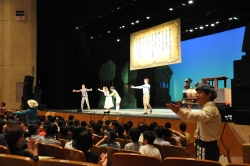区立小学校の6年生がミュージカルを鑑賞小写真2