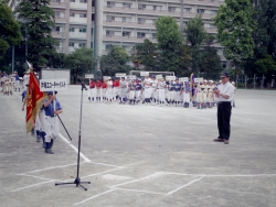 写真:入場行進する選手たち