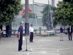 写真:あいさつする牛込警察署長