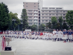 写真：開会式で整列する選手たち