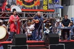 画像:平成28年の新宿エイサーまつりオープニングセレモニーの様子