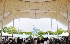 写真:長崎での平和祈念式典