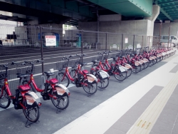 写真：自転車シェアリングのサイクルポート