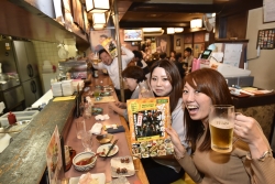 写真：昨年の新宿芸術天国(今年の名称は新宿まちフェス)から新宿街バルウィークの様子