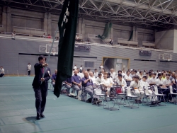 写真:大会旗入場