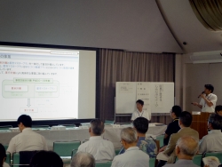 写真:基本計画の概要説明