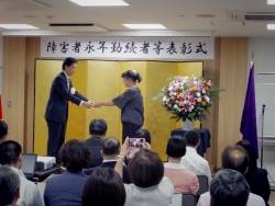 写真:表彰状授与3