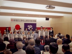 写真:早稲田少年少女合唱団による演奏