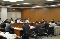 写真:民泊問題対策検討会議の様子