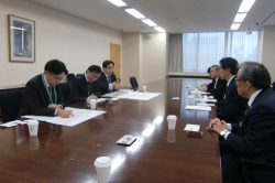 写真:商店会などについて話しあう様子2