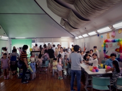 写真:大勢の子供たちでにぎわう若松地域センター