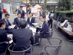 写真：西新宿エリア企業の皆様と意見交換
