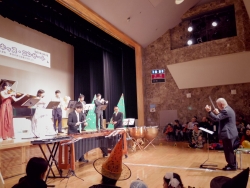 写真:オープニング演奏の様子
