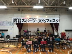 写真：四谷中学校の演奏