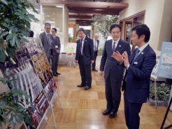 写真:東京ガス(株)中央支店長と吉住区長