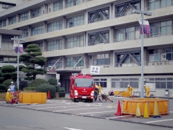 写真：消防車による実践的訓練