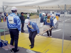 写真：救護所での対応訓練