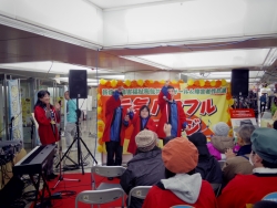 写真:元気に開会宣言