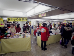 写真:共同バザール会場風景