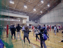 写真:参加者によるウォーミングアップ