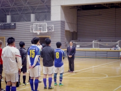 写真:あいさつする吉住区長