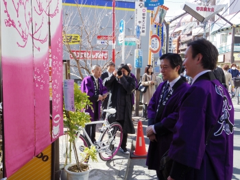 写真:中井が染物一色に!