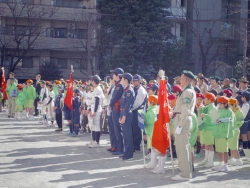 写真：開会式に集まった子供たち